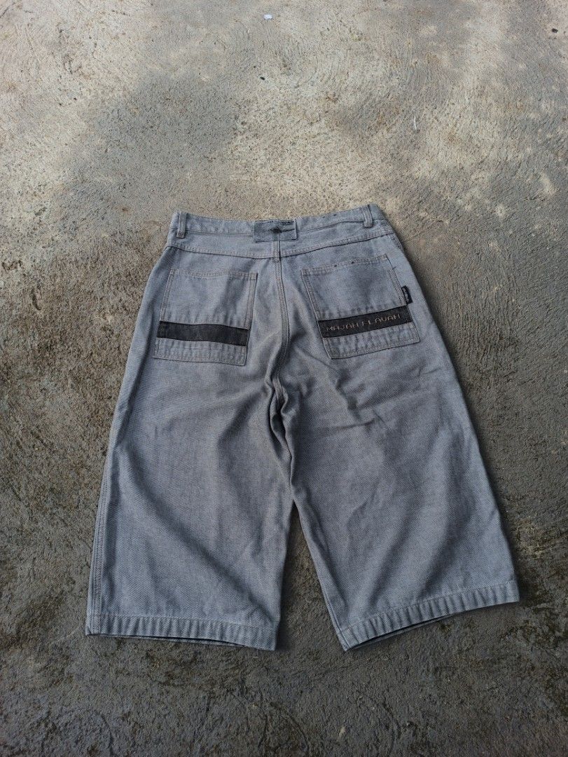 Y2K Majah Flavah Long Jorts (Category: Shorts) located in Baybay. Submitted by thrift_thrift_langg (Listing ID 1462256675, Image 1). Description: Y2K Majah Flavah Long Jorts W- 33 L- 29.5 Thigh- 14 Hem- 11 Issue: Need Wash (Not so visible stain, di masyado kita sa cam) Very Good Condition.