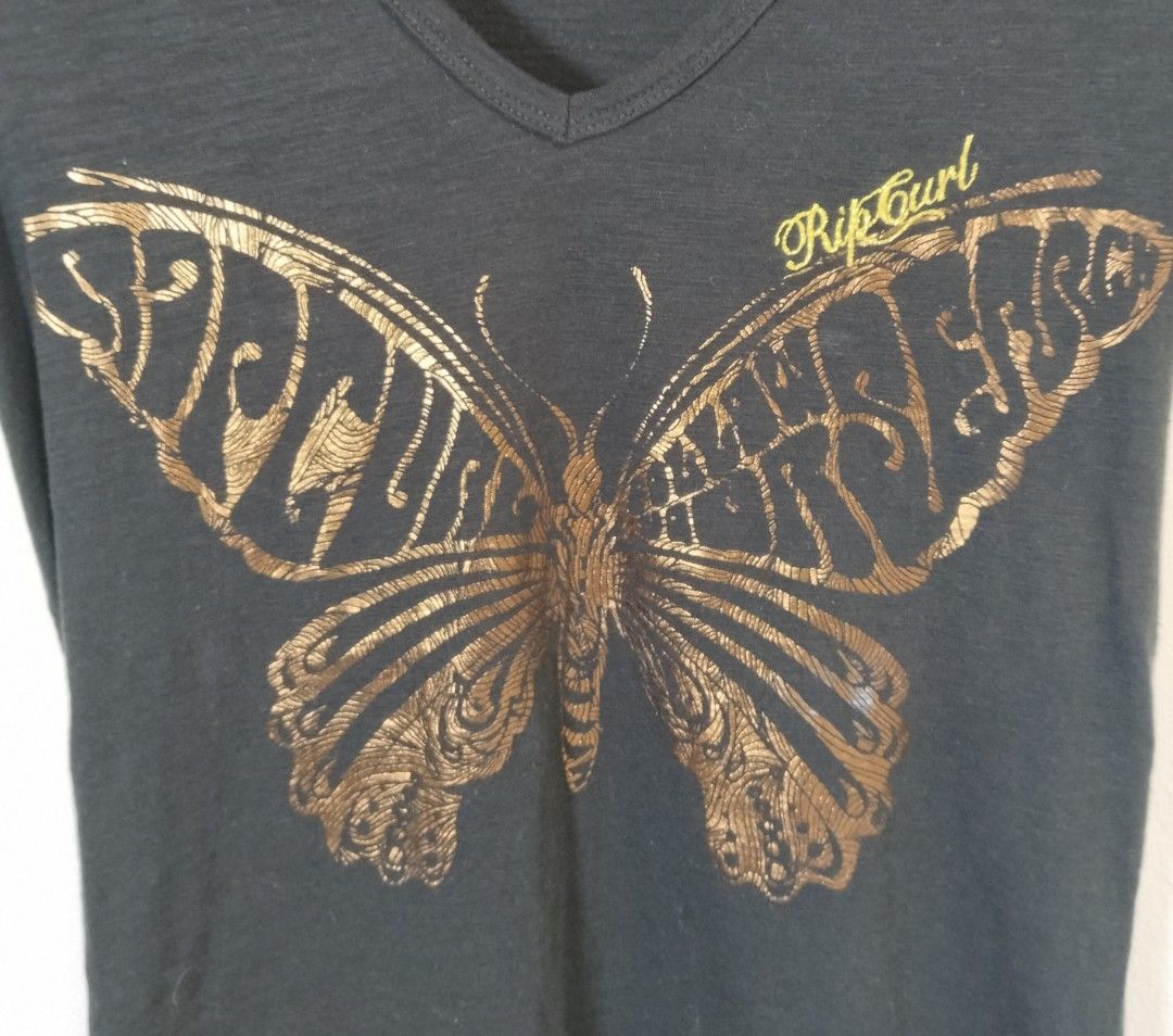 Y2k rip curl shirt (Category: Shirts) located in Pateros City. Submitted by blashjunks.y2k (Listing ID 1462242695, Image 3). Description: Y2K RIP CURL SHIRT SIZE MEDIUM 24" LENGTH 16" WIDTH 350PHP MSG US.