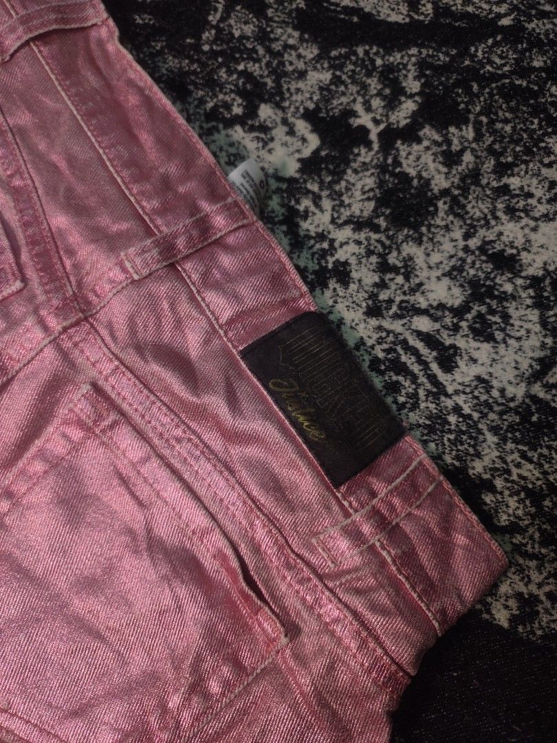 Y2k wicked Justice mini skirt🩷 (Category: Skirts) located in Cagayan de Oro. Submitted by jaypeedeistilo (Listing ID 1462149021, Image 3). Description: still in a good condition✅ waistline: 26- 27✅ lenght: 14.5✅ small issue: nasa last pic( not sure if washable)✅.