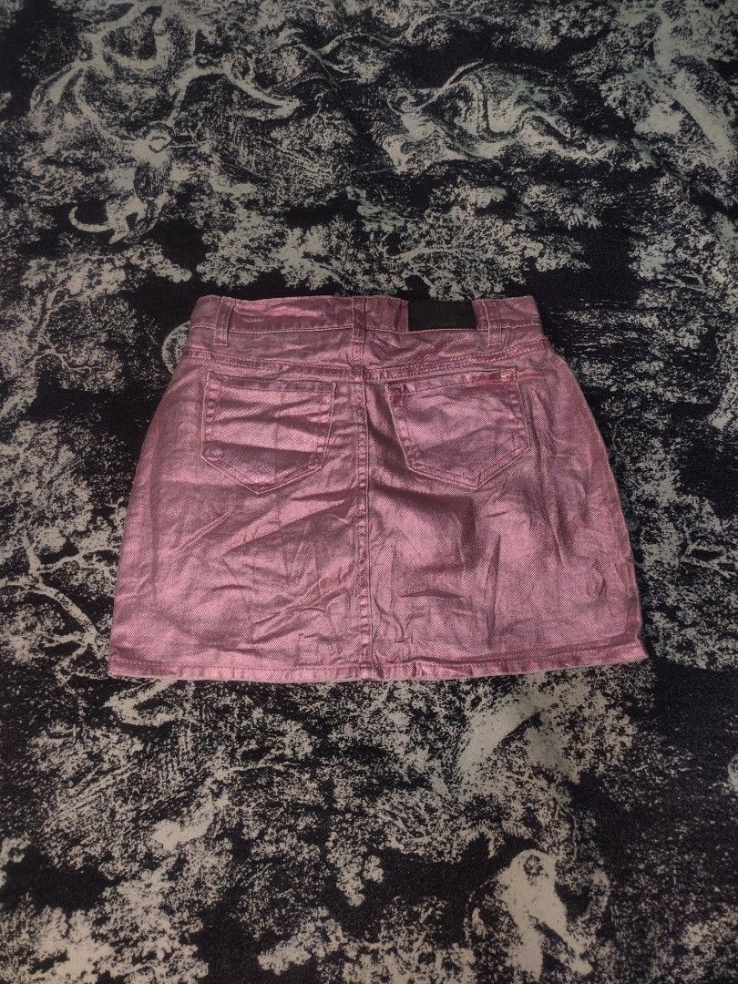 Y2k wicked Justice mini skirt🩷 (Category: Skirts) located in Cagayan de Oro. Submitted by jaypeedeistilo (Listing ID 1462149021, Image 2). Description: still in a good condition✅ waistline: 26- 27✅ lenght: 14.5✅ small issue: nasa last pic( not sure if washable)✅.