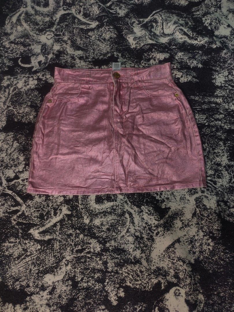 Y2k wicked Justice mini skirt🩷 (Category: Skirts) located in Cagayan de Oro. Submitted by jaypeedeistilo (Listing ID 1462149021, Image 1). Description: still in a good condition✅ waistline: 26- 27✅ lenght: 14.5✅ small issue: nasa last pic( not sure if washable)✅.
