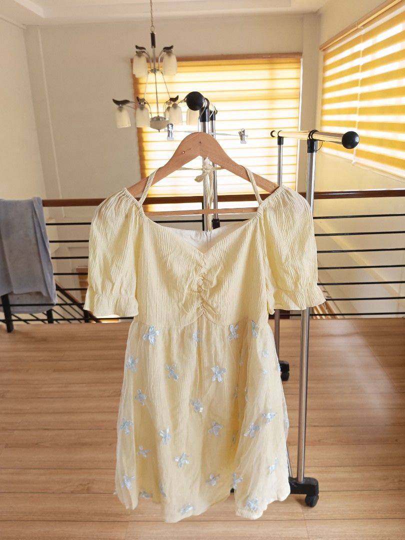 Yellow dress (Category: Dresses) located in Manila. Submitted by yraeclub (Listing ID 1462122938, Image 2). Description: (sorry nakalimutan ko tanggalin towel 😭😅) ♡ size: S-M.