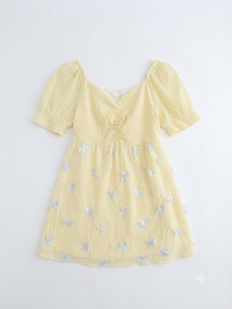 Yellow dress (Category: Dresses) located in Manila. Submitted by yraeclub (Listing ID 1462122938, Image 1). Description: (sorry nakalimutan ko tanggalin towel 😭😅) ♡ size: S-M.