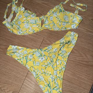 (Category: ) located in . Submitted by khyscloset (Listing ID 1462222368, Image 1). Description: .
