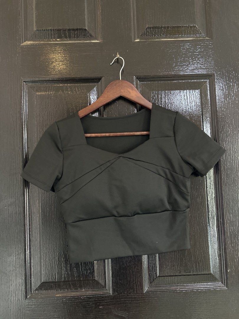 Yoga crop top padded (Category: Activewear) located in Las Pinas. Submitted by kukayskabinet (Listing ID 1462123780, Image 1). Description: 📌last price posted 📌no haggling, (TAWAD ) items are already on sale 📌 items posted are either brand new or pre-loved 📌 manage your expectations and buy at your own risk. .