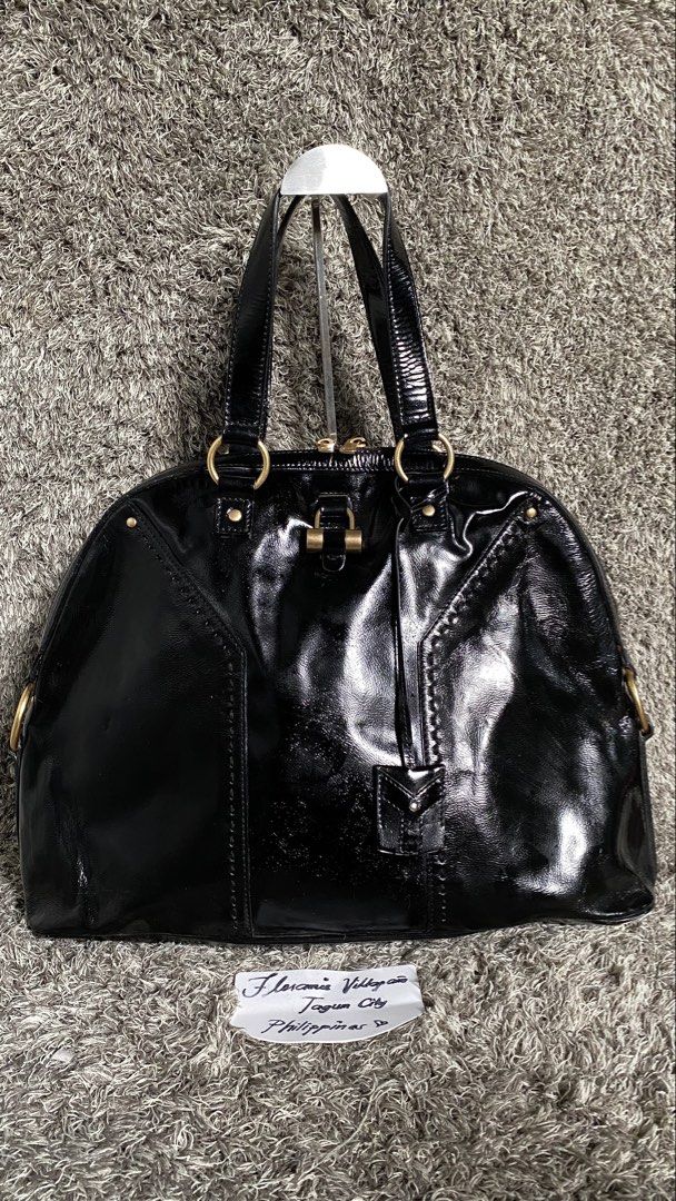 Ysl large size (Category: Luxury Bags & Wallets) located in Tagum. Submitted by amarasluxbag (Listing ID 1462037122, Image 1). Description: No flaws Gold hardware Sing of use Super tibay Malinis loob Large size Looks vintage .