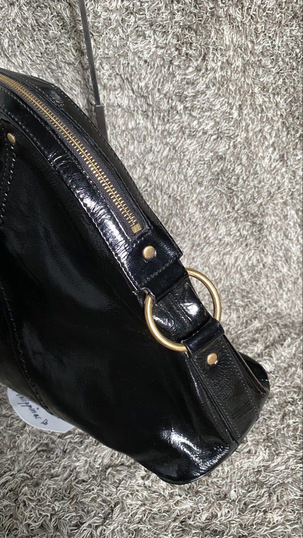 Ysl large size (Category: Luxury Bags & Wallets) located in Tagum. Submitted by amarasluxbag (Listing ID 1462037122, Image 3). Description: No flaws Gold hardware Sing of use Super tibay Malinis loob Large size Looks vintage .