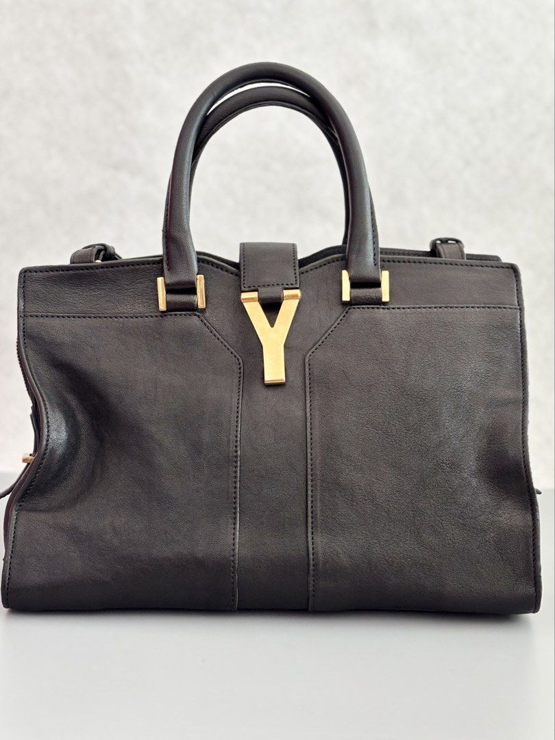 YSL Small ChYc Cabas Bag (Category: Luxury Bags & Wallets) located in Muntinlupa City. Submitted by closet.confessions (Listing ID 1462057383, Image 3). Description: The kind of bag that never goes out of style—only gets better with time. 🖤 YSL Small Cabas Chyc bag rank A comes with detachable long strap & provided dustbag ALL SALES ARE FINAL No return/exchange/refund policy All bags posted are 100% guaranteed authentic and on hand. .