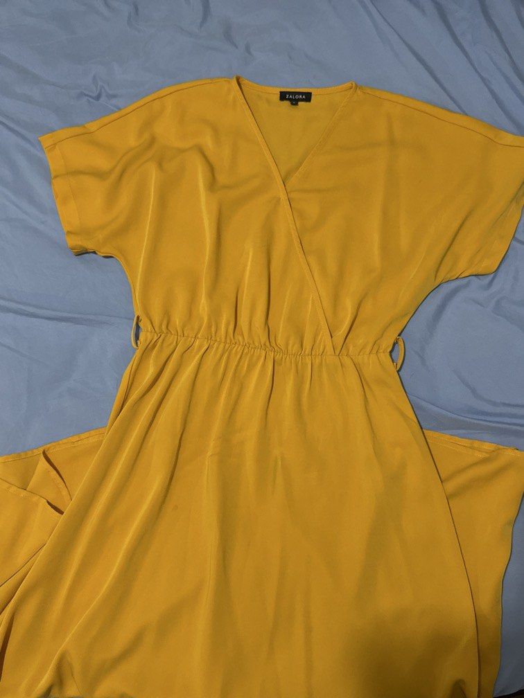 Zalora - Yellow Maxi Dress (Category: Dresses) located in Manila. Submitted by jannine_closet (Listing ID 1462174849, Image 2). Description: Yellow Zalora Maxi Dress.