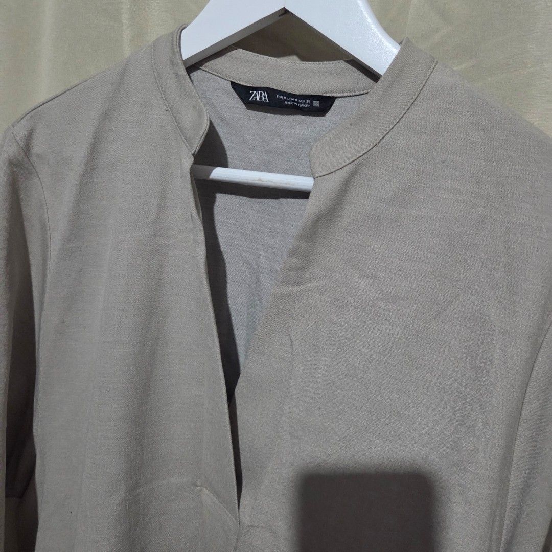 ZARA (Category: Blouses) located in Santiago. Submitted by fromboxes (Listing ID 1462168163, Image 3). Description: Like new S runs big Ships thru J&T Isabela North Luzon Shipping Nationwide No rush shipping 😊😊.