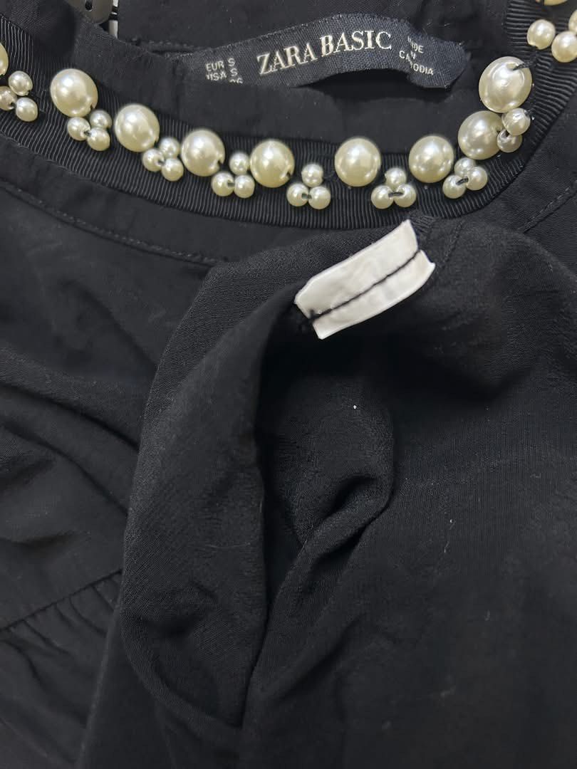 ZARA BASIC BLOUSE (Category: Blouses) located in Quezon City. Submitted by bdmc.clothing (Listing ID 1462174998, Image 3). Description: Brand: Zara Type of Clothing: Blouse Size on tag: Small Issues: None Condition: Like New Fabric: 100% polyester Price: 450 #thriftstorefinds #vintagefinds #zara.