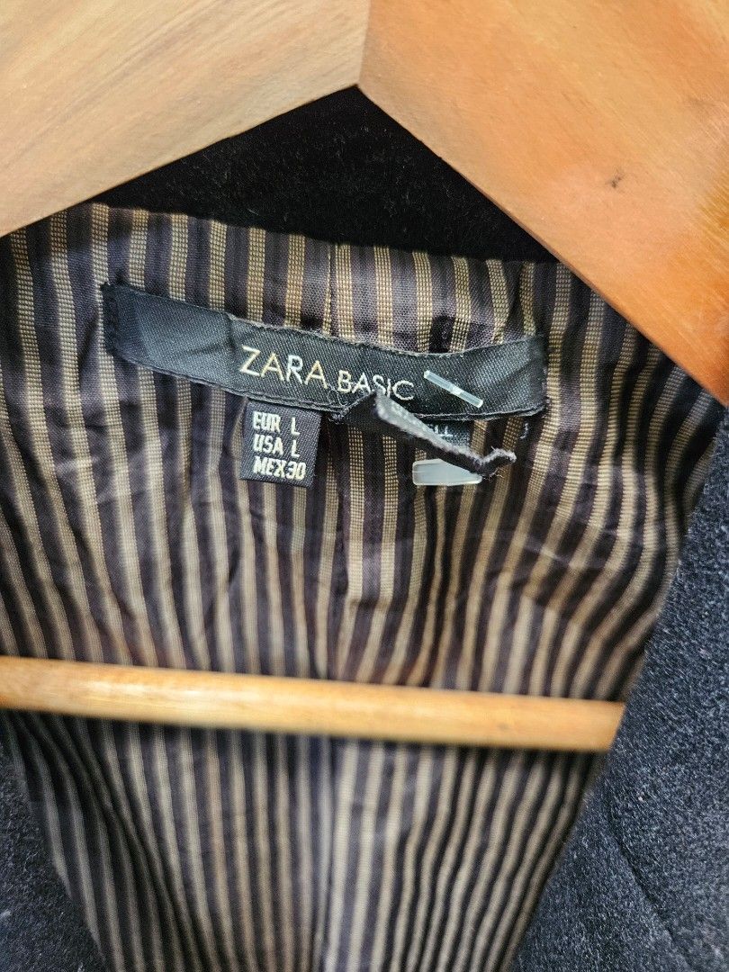 Zara basic coat jacket for women (Category: Coats, Jackets and Outerwear) located in Santa Rosa. Submitted by veesgoodfinds (Listing ID 1462073901, Image 2). Description: Like New Medium to Large Zara.