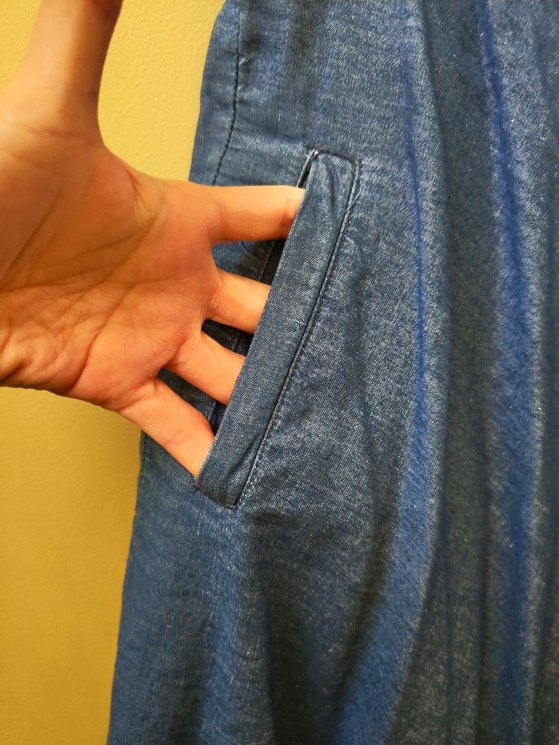 Zara Basic Denim Skirt - Size L (Category: Skirts) located in Quezon City. Submitted by teleh.reyes (Listing ID 1462066245, Image 2). Description: - Zara Basic blue denim skirt - Features front pockets - Side zipper closure - Made in Bangladesh - Ideal for casual wear.