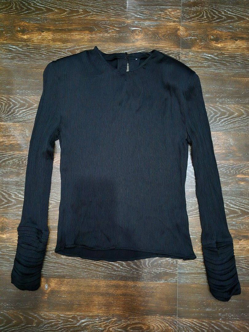 Zara Black Long sleeve Top (Category: Blouses) located in Santa Cruz. Submitted by deenem (Listing ID 1462082032, Image 3). Description: Bust:34-38 (stretch) Lenght:23.