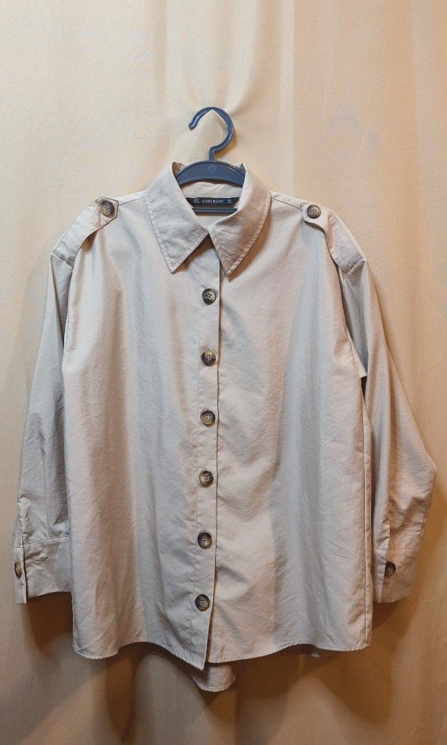 ZARA button down longsleeve-beige (Category: Longsleeves) located in Baguio. Submitted by esselingri00355 (Listing ID 1462096177, Image 2). Description: no issue 550+sf gcash payment j&t W21 L26½-28 small on tag best fit M-L.