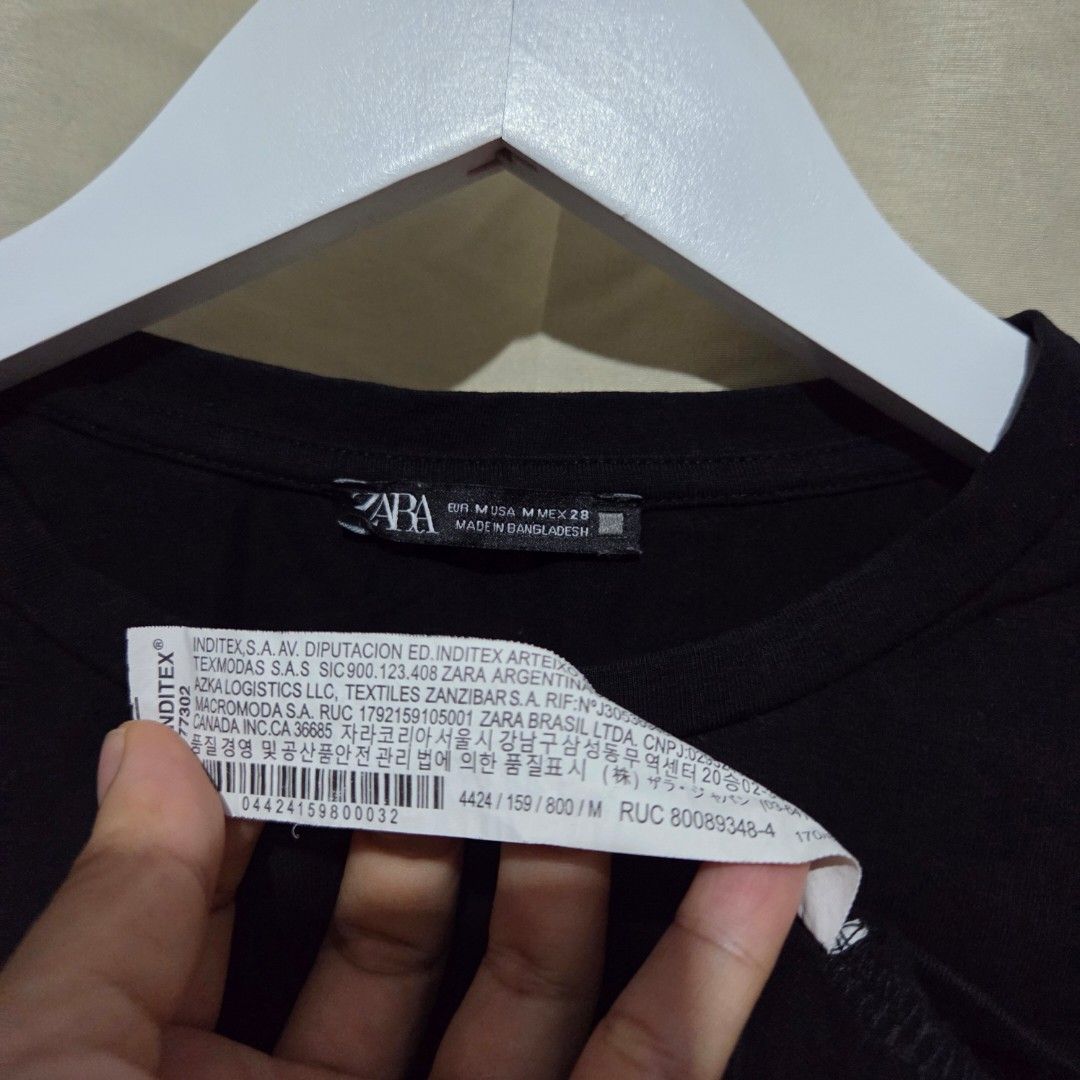 ZARA CROP (Category: Blouses) located in Santiago. Submitted by fromboxes (Listing ID 1462161992, Image 2). Description: Like new black na black 10/10 Ships thru J&T Isabela North Luzon Shipping Nationwide No rush shipping 😊😊.