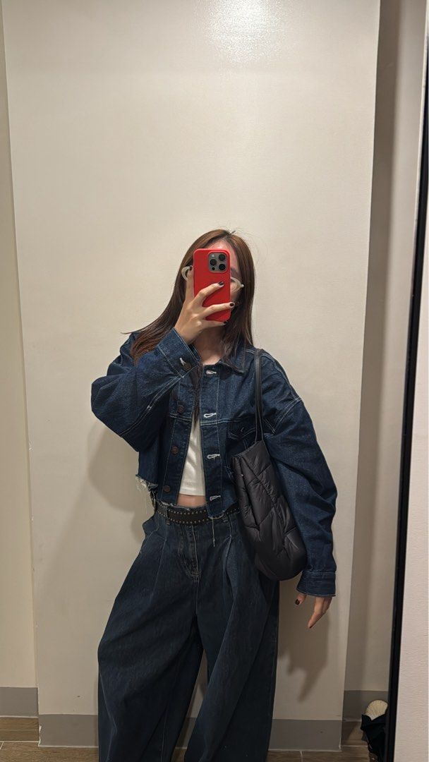 Zara Cropped Denim Jacket (Category: Coats, Jackets and Outerwear) located in Valenzuela. Submitted by deztinyy (Listing ID 1462173254, Image 1). Description: used once no issues perfect pang gala!! .