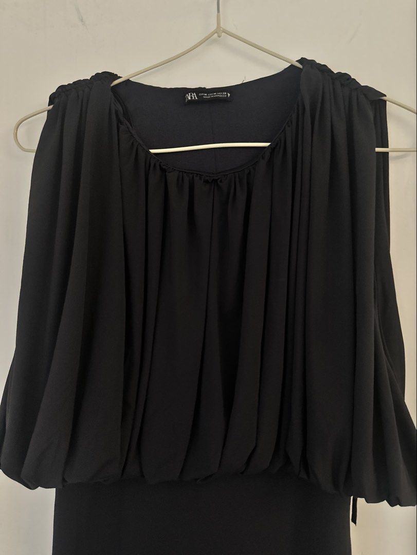 Zara draped dress navy blue (Category: Dresses) located in Mandaluyong City. Submitted by declutterstuff12 (Listing ID 1462209427, Image 2). Description: Nakaka shape ng katawan :) Like new. Used once.