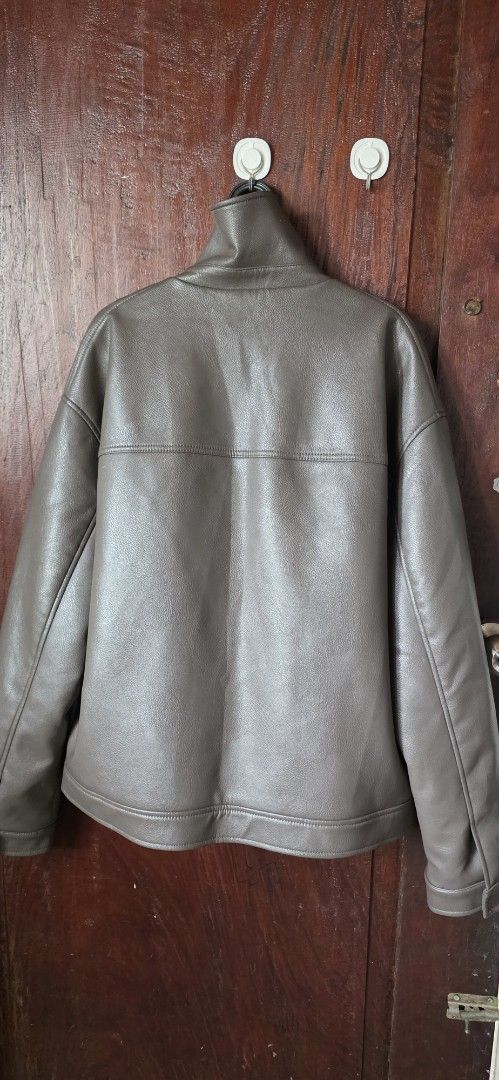 Zara Faux Leather Jacket (Category: Coats, Jackets and Outerwear) located in Santa Maria. Submitted by ellahqy28 (Listing ID 1462181908, Image 3). Description: - Cool taupe faux leather jacket from Zara - Features a zip-up front - Two chest pockets for added detail and utility - Versatile for both casual and slightly dressier occasions - Excellent for layering.