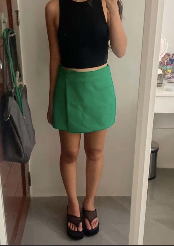 Zara green skirt skort (Category: Skirts) located in Quezon City. Submitted by sweetarchiveph (Listing ID 1462101378, Image 2). Description: authentic super cute for summer! size xs but can fit size small girlies please buy na it lp 300 if u also buy the pleated skirt.