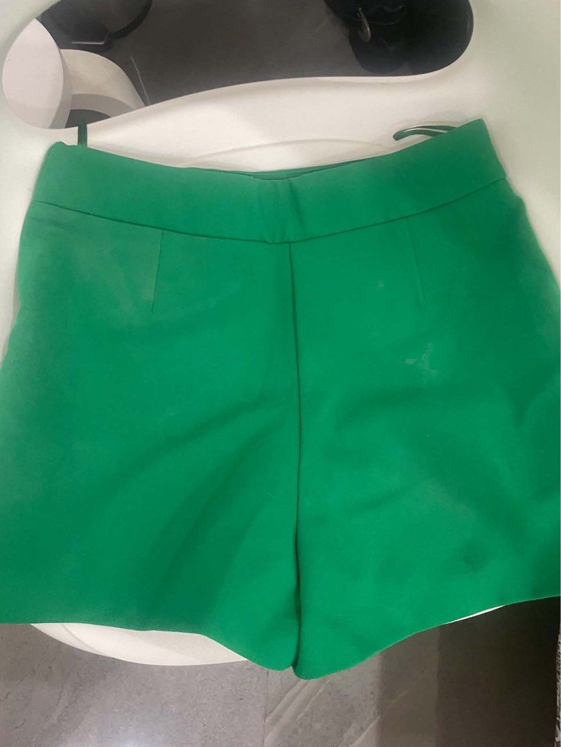 Zara green skirt skort (Category: Skirts) located in Quezon City. Submitted by sweetarchiveph (Listing ID 1462101378, Image 3). Description: authentic super cute for summer! size xs but can fit size small girlies please buy na it lp 300 if u also buy the pleated skirt.