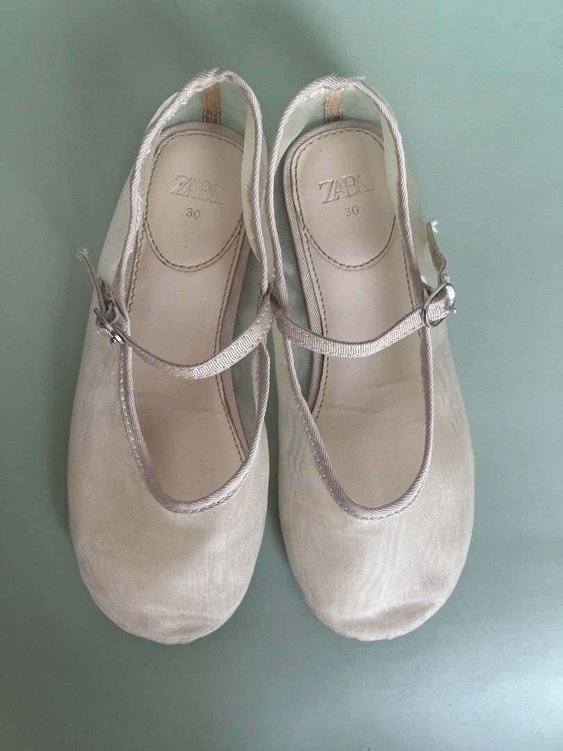 Zara Kids Mesh Shoes (Category: Babies & Kids Fashion) located in Quezon City. Submitted by fabfabuys (Listing ID 1462055365, Image 2). Description: Age 6-7 EU 30 / US13 18.9cm.