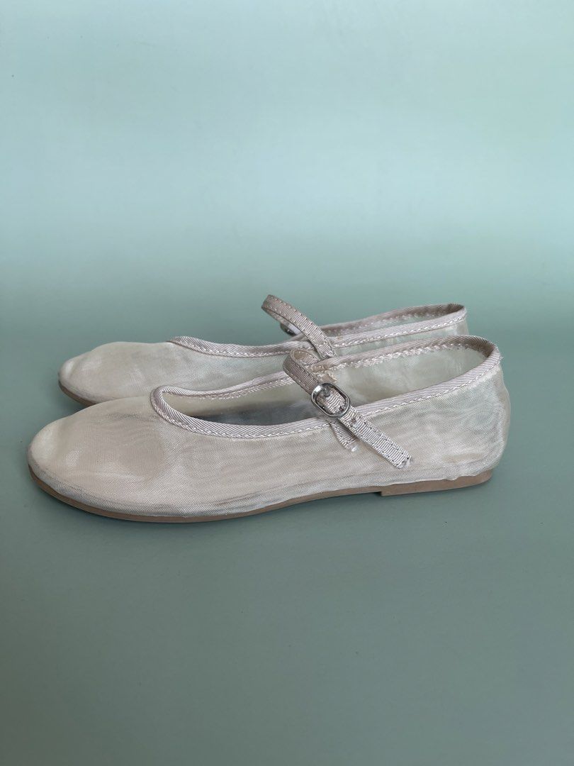 Zara Kids Mesh Shoes (Category: Babies & Kids Fashion) located in Quezon City. Submitted by fabfabuys (Listing ID 1462055365, Image 3). Description: Age 6-7 EU 30 / US13 18.9cm.