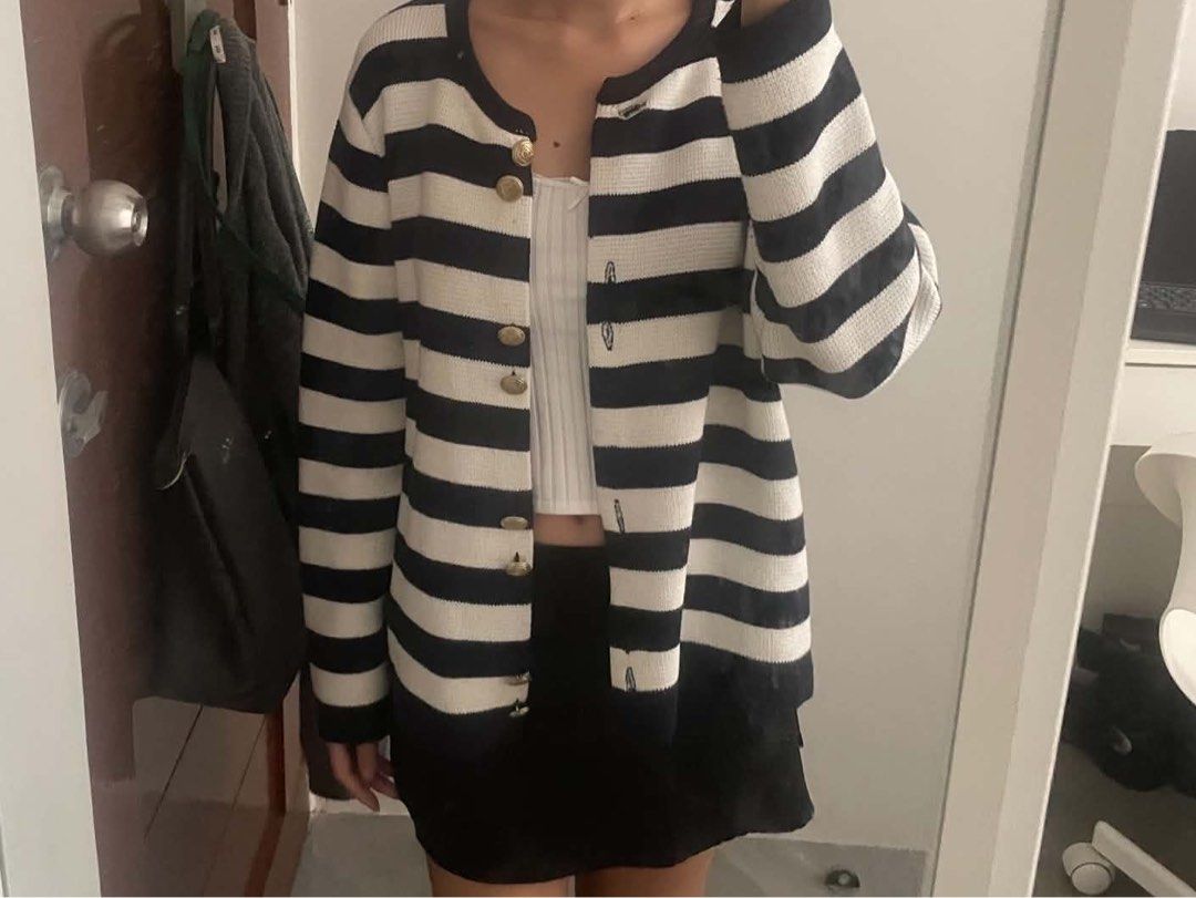 Zara Knit Cardigan (Category: Coats, Jackets and Outerwear) located in Quezon City. Submitted by sweetarchiveph (Listing ID 1462102364, Image 3). Description: Authentic!!! Super high quality! The knit is so thick.. perfect for spring or autumn vacation Lp is 1k already Size L.. keep in mind im a petite girl Rfs: i have too many cardigans.