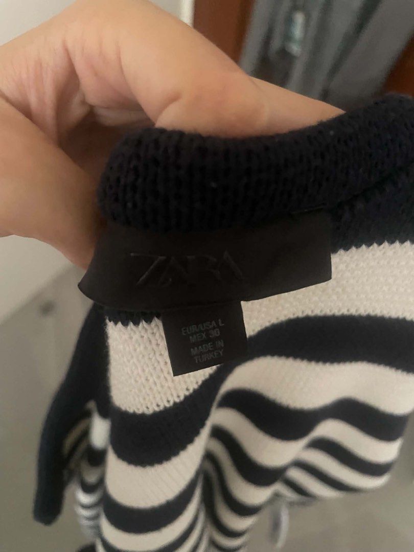 Zara Knit Cardigan (Category: Coats, Jackets and Outerwear) located in Quezon City. Submitted by sweetarchiveph (Listing ID 1462102364, Image 2). Description: Authentic!!! Super high quality! The knit is so thick.. perfect for spring or autumn vacation Lp is 1k already Size L.. keep in mind im a petite girl Rfs: i have too many cardigans.