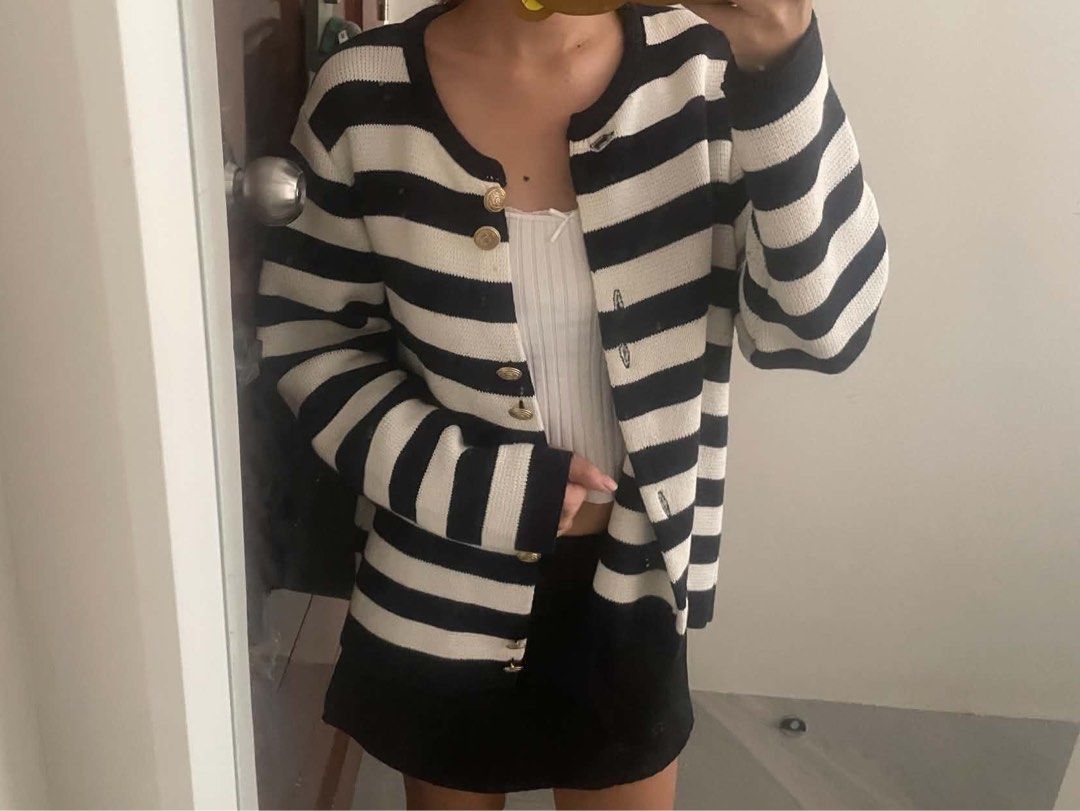 Zara Knit Cardigan (Category: Coats, Jackets and Outerwear) located in Quezon City. Submitted by sweetarchiveph (Listing ID 1462102364, Image 1). Description: Authentic!!! Super high quality! The knit is so thick.. perfect for spring or autumn vacation Lp is 1k already Size L.. keep in mind im a petite girl Rfs: i have too many cardigans.