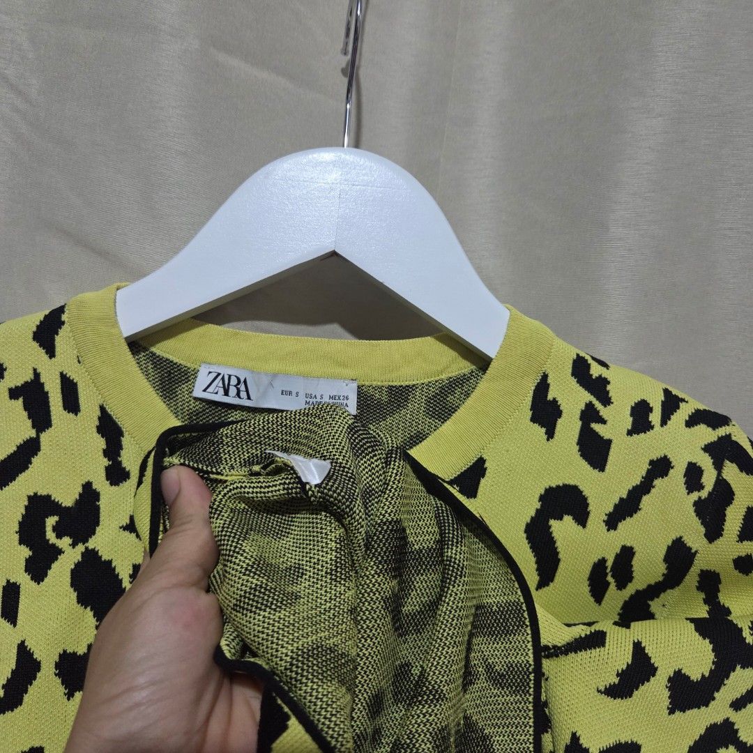 ZARA KNIT TOP (Category: Blouses) located in Santiago. Submitted by fromboxes (Listing ID 1462167117, Image 2). Description: Like new Ships thru J&T Isabela North Luzon Shipping Nationwide No rush shipping 😊😊.