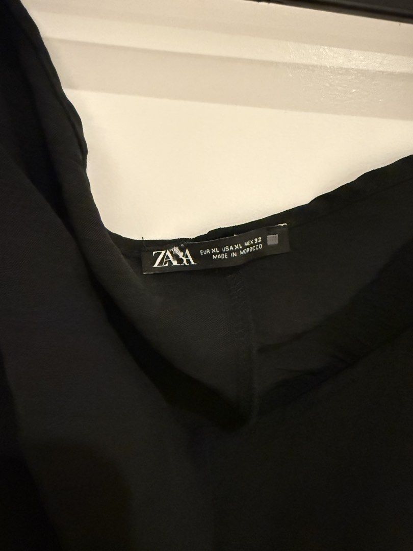 Zara LBD dress (Category: Dresses) located in Makati City. Submitted by nmvs1 (Listing ID 1462059193, Image 3). Description: Zara black dress Xl Worn once excellent condition Can be worn off shoulder .