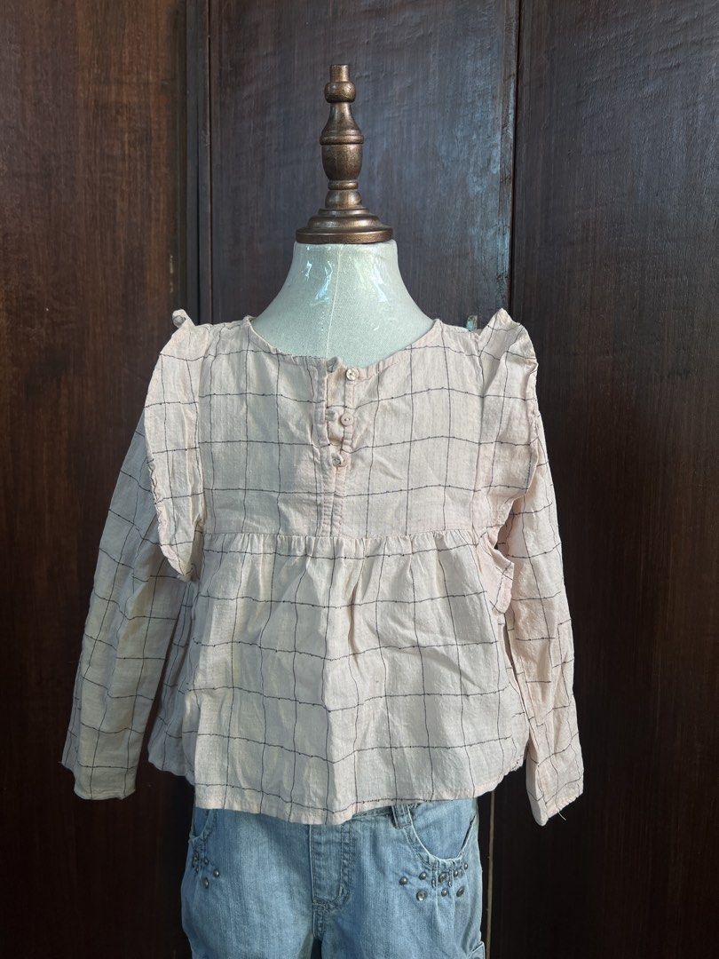 Zara Pattern Longsleeves 5T (Category: Babies & Kids Fashion) located in Amadeo. Submitted by mavmadel (Listing ID 1462133906, Image 1). Description: -5T on tag -like new ***All items is in excellent to like new condition unless otherwise stated if there’s flaws/issue. **price is already fixed ! Worth for its price based on its condition Loc: cavite.