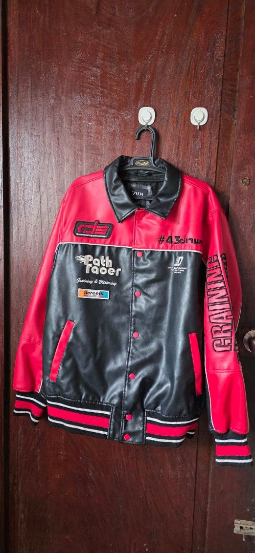 ZARA Red & Black Varsity Jacket (Category: Coats, Jackets and Outerwear) located in Santa Maria. Submitted by ellahqy28 (Listing ID 1462181746, Image 1). Description: - Cool red and black varsity jacket from ZARA. - Features embroidered details and patches. - Racing or biker style design. - Button-up front closure. - Ideal for a streetwear look. - Check photos for all graphics..