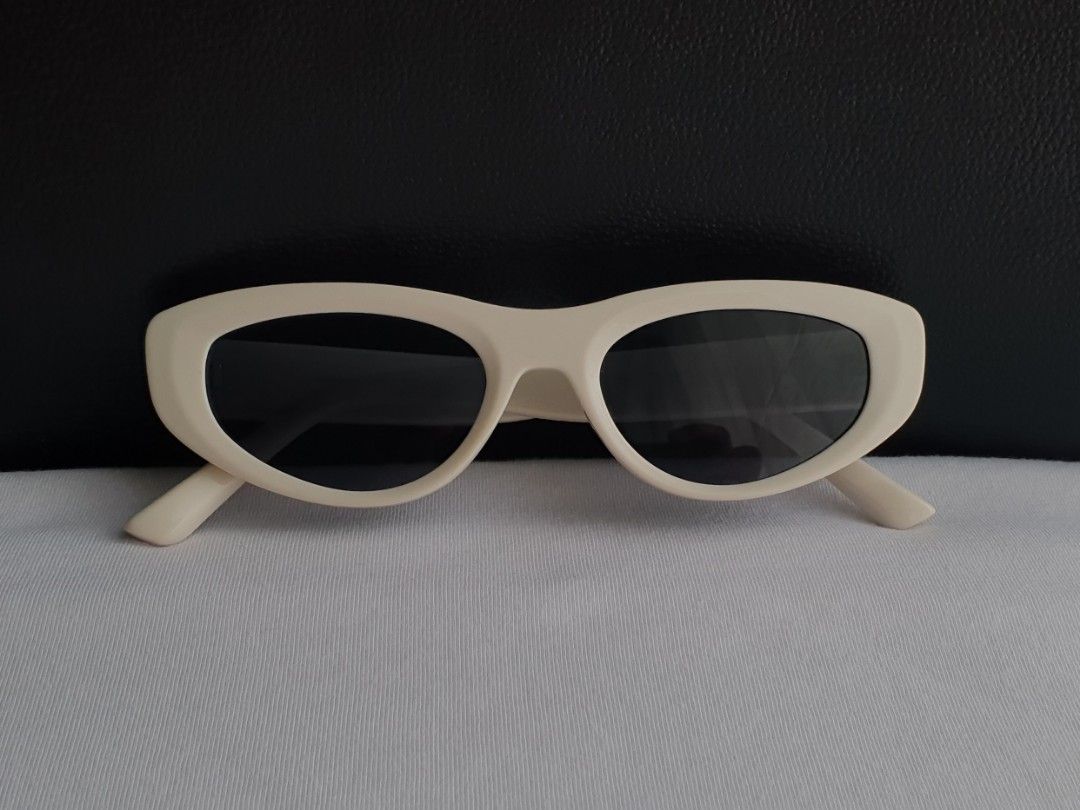 ZARA Retro Sunglasses (Category: Sunglasses & Eyewear) located in Quezon City. Submitted by WasalakTwo (Listing ID 1462168851, Image 3). Description: Bought in Japan Good as new Open for delivery nationwide.