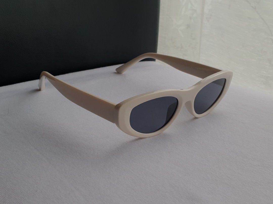 ZARA Retro Sunglasses (Category: Sunglasses & Eyewear) located in Quezon City. Submitted by WasalakTwo (Listing ID 1462168851, Image 2). Description: Bought in Japan Good as new Open for delivery nationwide.