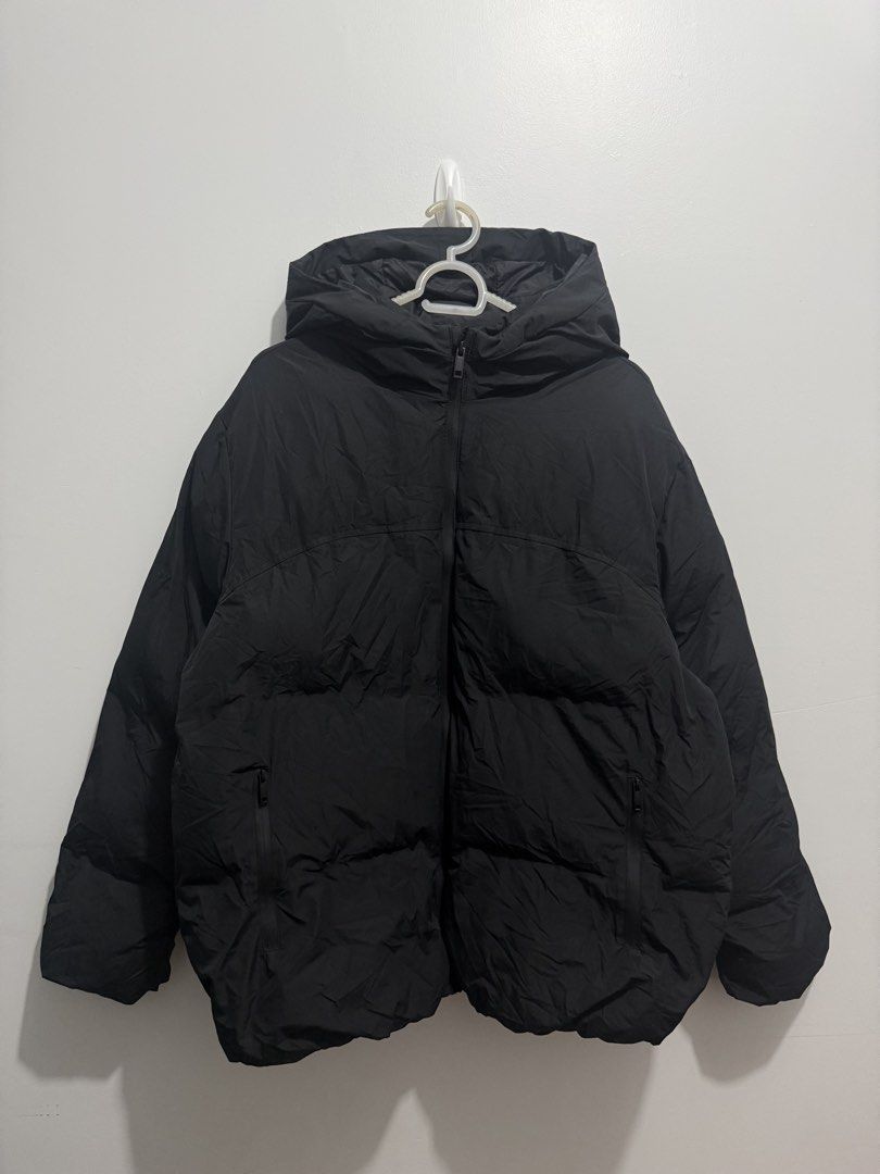 Zara Seamless Black Puffer Jacket Men Small to Large (Category: Coats, Jackets and Outerwear) located in Balanga. Submitted by winterlab_ph (Listing ID 1462147150, Image 1). Description: W 24 L 27 Sh 19 Sl 23 Tag say Kids 164 can fit up to Adult Men Large.