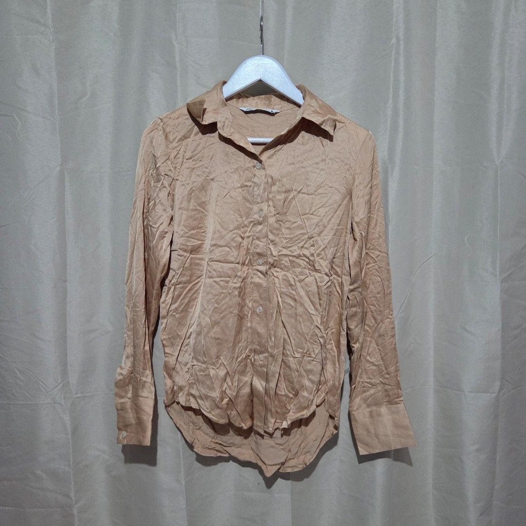 ZARA SILK TOP (Category: Longsleeves) located in Santiago. Submitted by fromboxes (Listing ID 1462170703, Image 1). Description: Like new Ships thru J&T Isabela North Luzon Shipping Nationwide No rush shipping 😊😊.