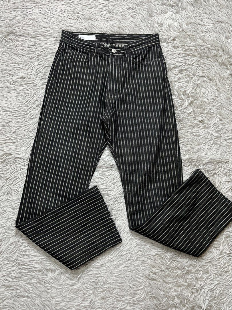 Zara Straight Baggy Pants (Category: Jeans) located in Dipolog. Submitted by krstnagnis98 (Listing ID 1462036402, Image 3). Description: Zara Straight Baggy Pants Like new Euro 38 30-31 Authentic .