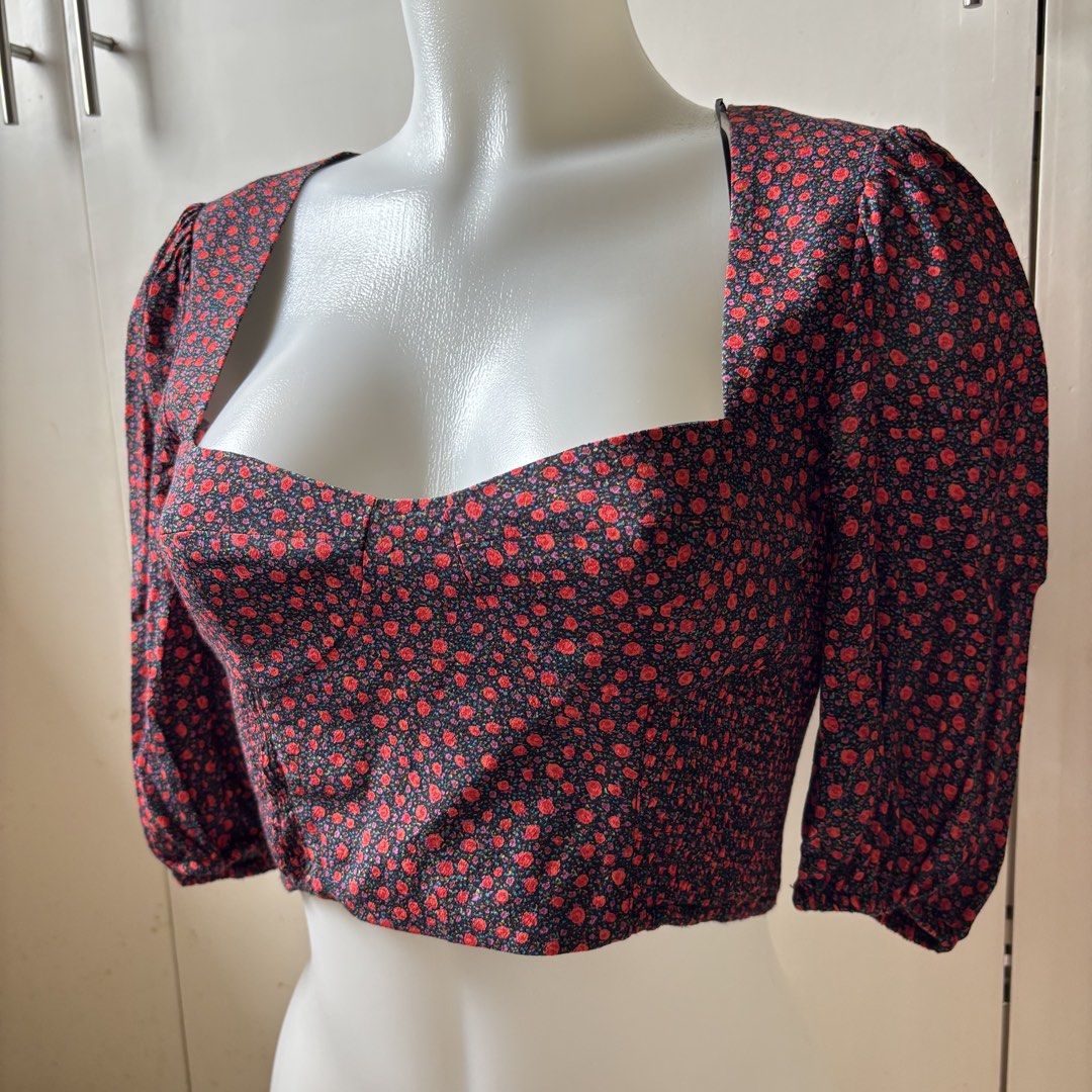 zara top (Category: Blouses) located in Manila. Submitted by lavieelle (Listing ID 1462197113, Image 2). Description: - authentic zara top bought in states - brand new with tag, no flaws - body hugging top, cute & comfy when worn - best fit small to medium frames - rfs: decluttering .