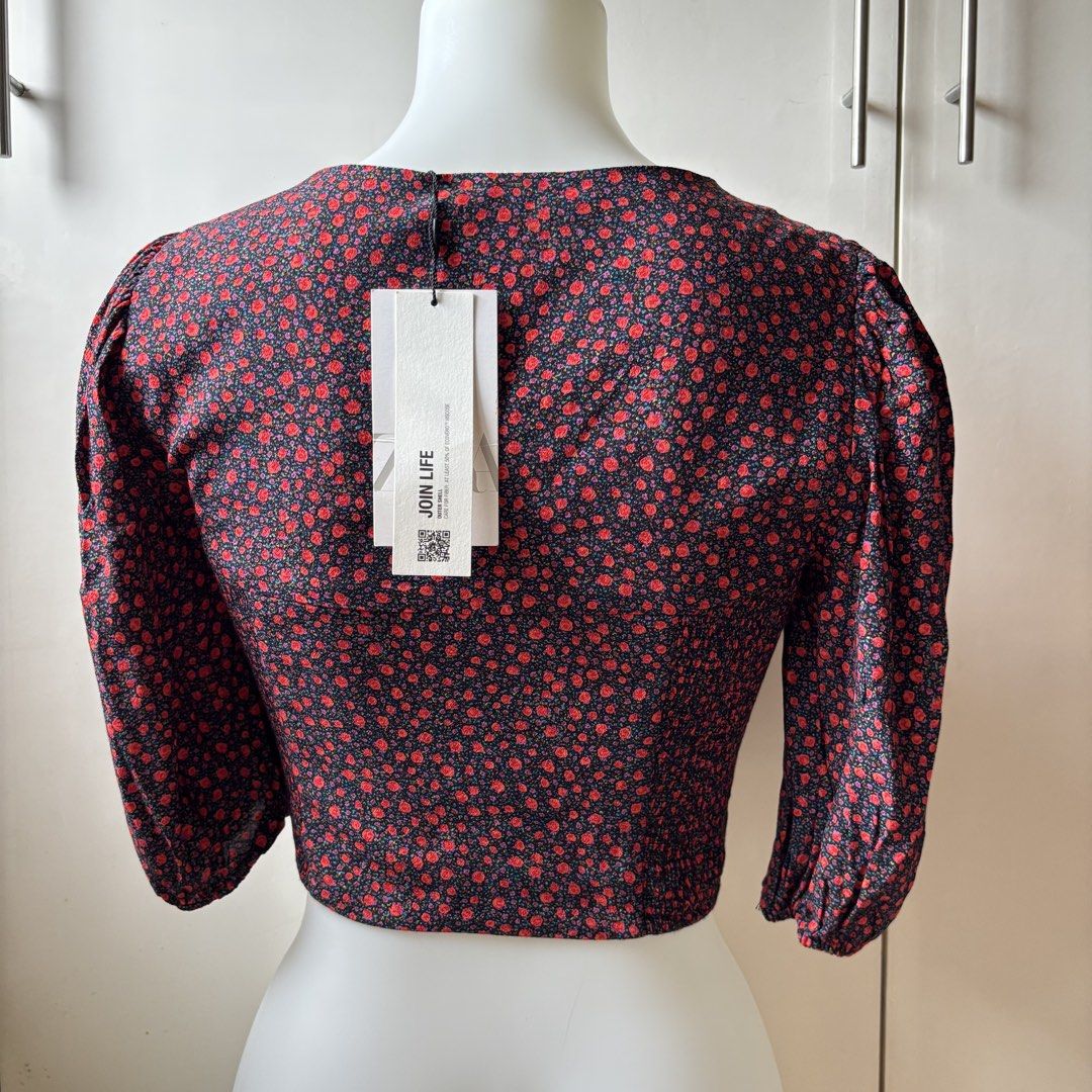 zara top (Category: Blouses) located in Manila. Submitted by lavieelle (Listing ID 1462197113, Image 3). Description: - authentic zara top bought in states - brand new with tag, no flaws - body hugging top, cute & comfy when worn - best fit small to medium frames - rfs: decluttering .