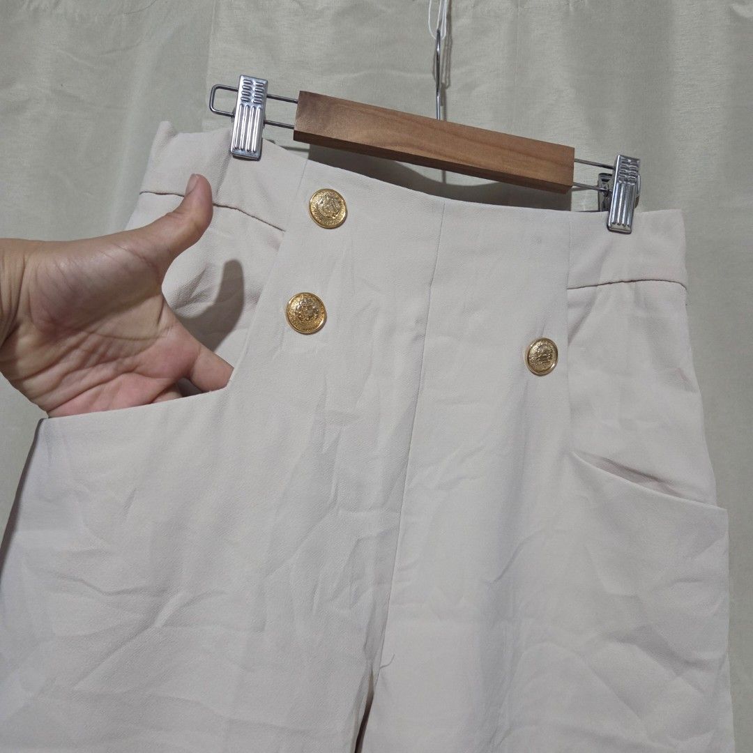 ZARA WIDELEG (Category: Other Bottoms) located in Santiago. Submitted by fromboxes (Listing ID 1462151964, Image 2). Description: Like new kaso with some lints missing button see all pics😁 Ships thru J&T Isabela North Luzon Shipping Nationwide No rush shipping 😊😊.