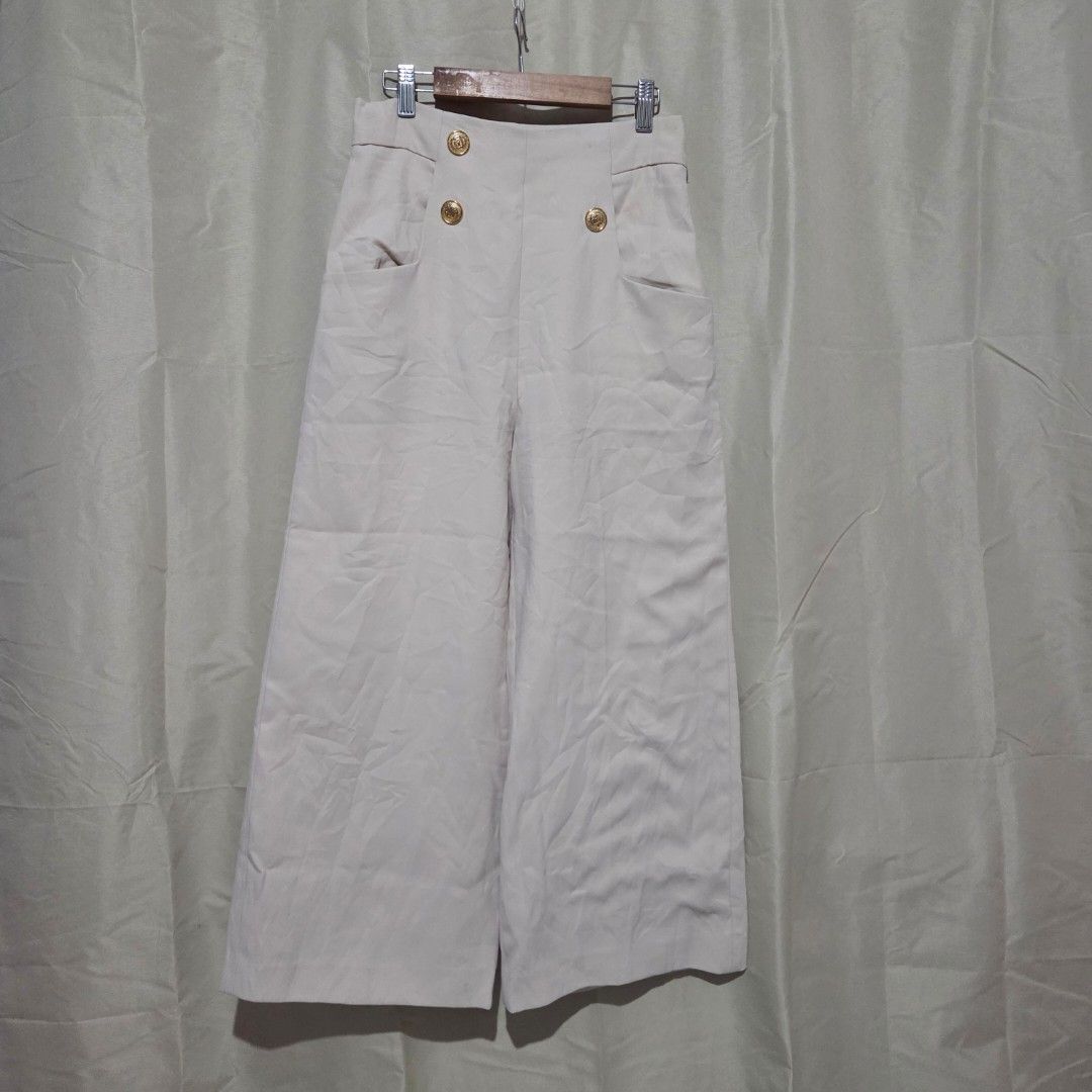 ZARA WIDELEG (Category: Other Bottoms) located in Santiago. Submitted by fromboxes (Listing ID 1462151964, Image 1). Description: Like new kaso with some lints missing button see all pics😁 Ships thru J&T Isabela North Luzon Shipping Nationwide No rush shipping 😊😊.