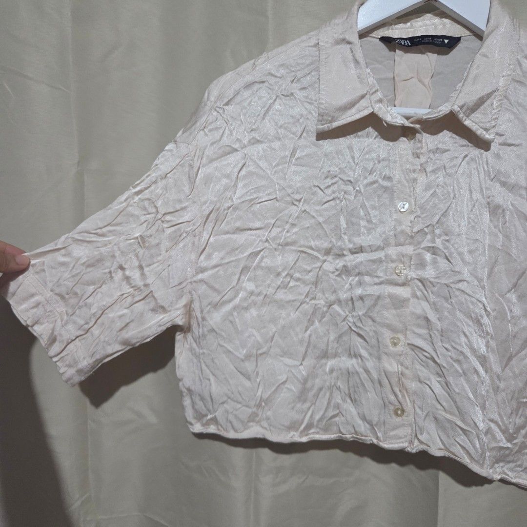 ZARA WOMEN SILK CROPPED (Category: Blouses) located in Santiago. Submitted by fromboxes (Listing ID 1462168650, Image 2). Description: Like new S keri M Ships thru J&T Isabela North Luzon Shipping Nationwide No rush shipping 😊😊.