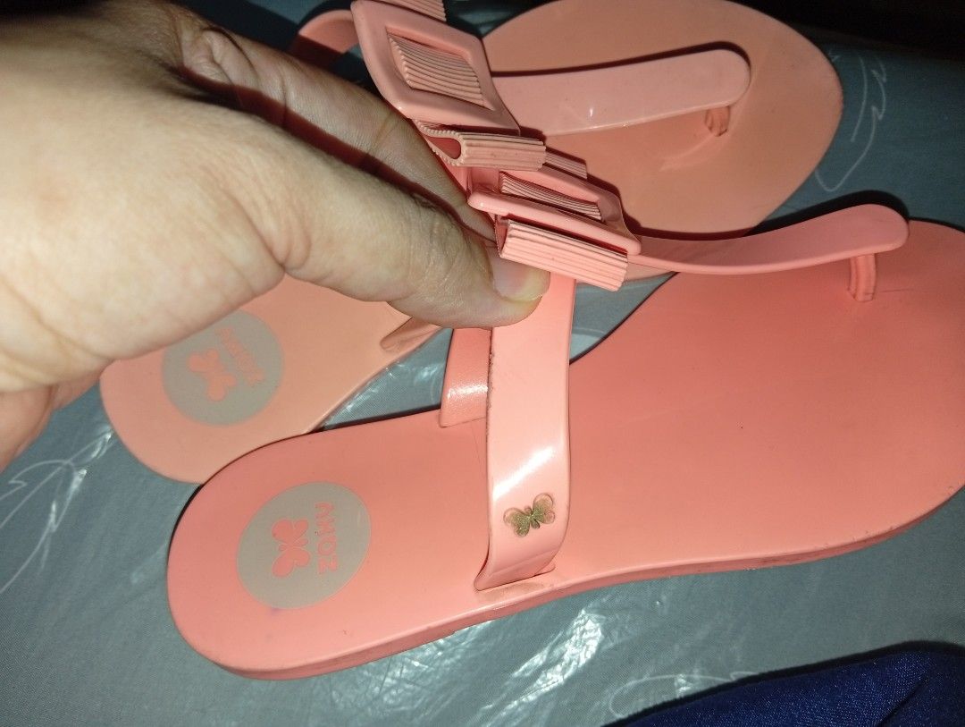 Zaxy Pink Jelly Bow Sandals (Category: Other Babies Going Out Needs) located in Manila. Submitted by kramchelle (Listing ID 1462197794, Image 1). Description: -few times used -size 33/34 - Cute pink jelly sandals from Zaxy - Features a sweet bow detail on the strap - Easy slip-on style, perfect for casual wear - Wavy grip pattern on soles.