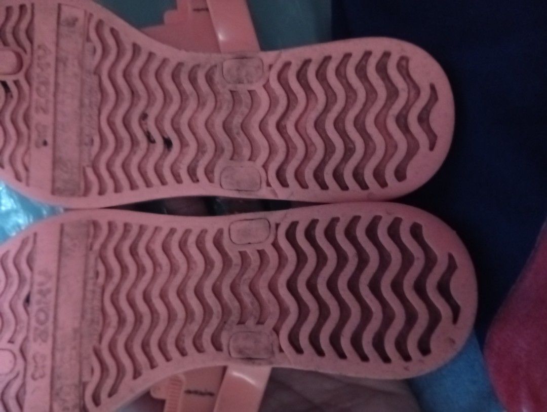 Zaxy Pink Jelly Bow Sandals (Category: Other Babies Going Out Needs) located in Manila. Submitted by kramchelle (Listing ID 1462197794, Image 3). Description: -few times used -size 33/34 - Cute pink jelly sandals from Zaxy - Features a sweet bow detail on the strap - Easy slip-on style, perfect for casual wear - Wavy grip pattern on soles.