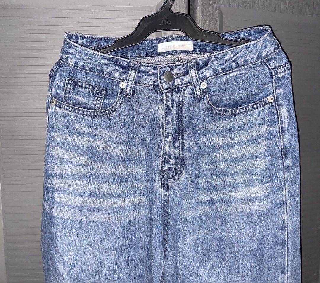 ZERO NINE Blue Wash Wide Leg Jeans (Category: Jeans) located in Quezon City. Submitted by cailyfinds (Listing ID 1462117835, Image 1). Description: - Brand: ZERO NINE - waist: 27 inch -length: 43 inch -soft denim.
