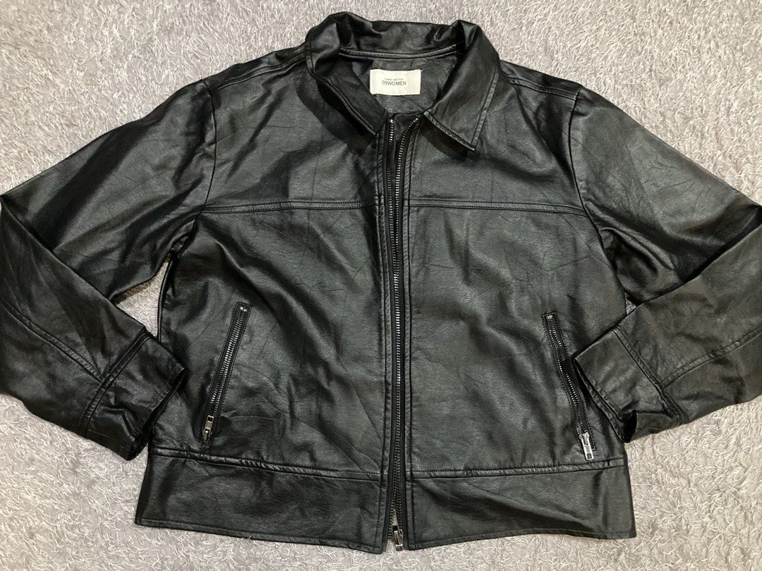 09Women Leather jacket (Free shipping) (Category: Coats, Jackets and Outerwear) located in General Santos City (Dadiangas). Submitted by amorhesthrift (Listing ID 1462386586, Image 1). Description: Good Condition Pre-loved- Once lang po na gamit Size-M-L.