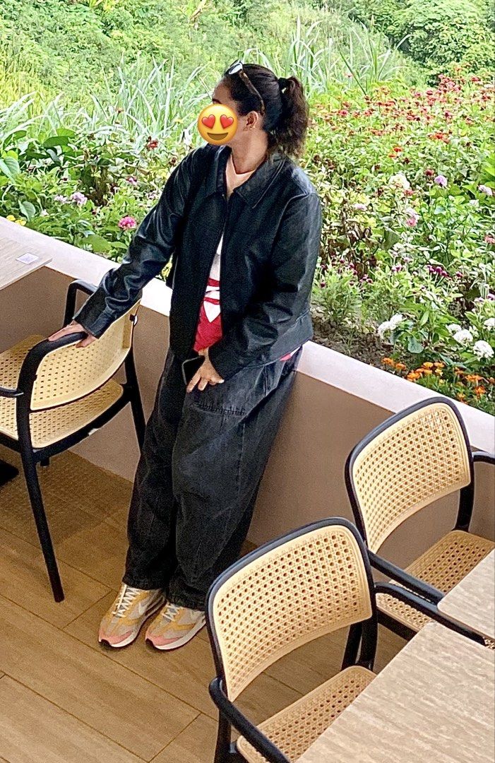 09Women Leather jacket (Free shipping) (Category: Coats, Jackets and Outerwear) located in General Santos City (Dadiangas). Submitted by amorhesthrift (Listing ID 1462386586, Image 2). Description: Good Condition Pre-loved- Once lang po na gamit Size-M-L.