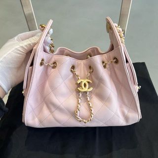 (Category: ) located in . Submitted by luxe.storee (Listing ID 1462312977, Image 1). Description: .